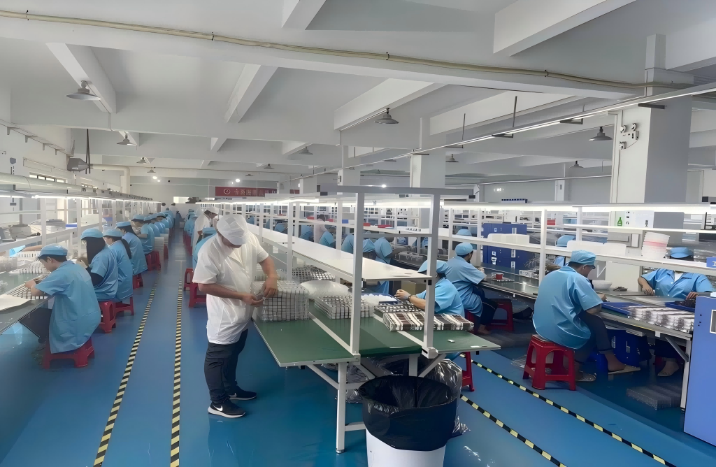 Glimvape sterile manufacturing facility for high-quality disposable vape wholesale orders in China.